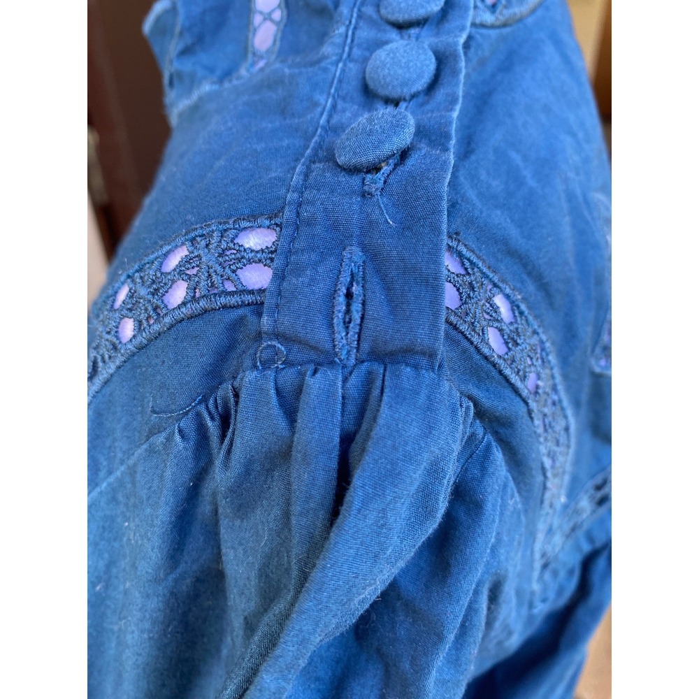 Free People Eyelet Embroidered Bell Sleeve Blue Blouse Medium Boho Hippie Femme - Picture 5 of 6